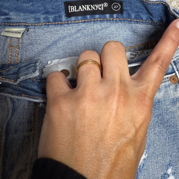 Blank NYC High-Rise Distressed Button Fly Denim Shorts Size 27 Medium Wash - Picture 3 of 6